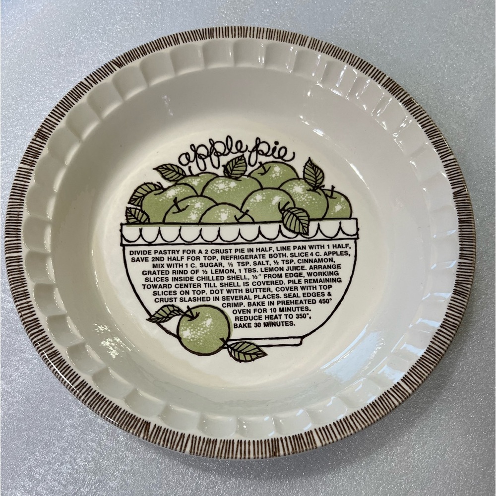 Vintage Royal China by Jeanette Apple Pie Dish Pan